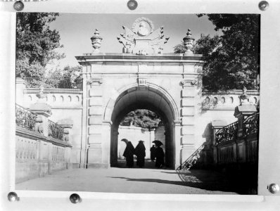 Poort met beeltenis van Stanislaw August te Czestochowa Reproductie van een fot, Bestanddeelnr 190-1011