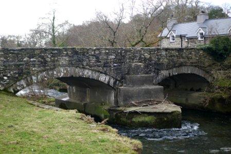 Pont y Garth (partly in Llanfihangel Community)