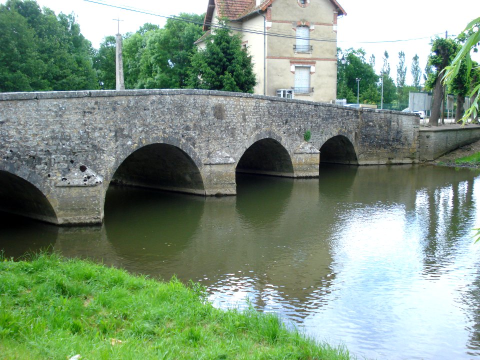 Pont sur le Serein à Annay sur Serein (Yonne, Fr)