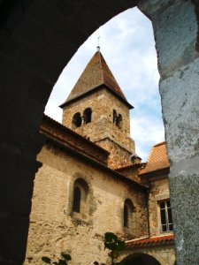 Pommiers, autre vue sur l'église Saint-Julien