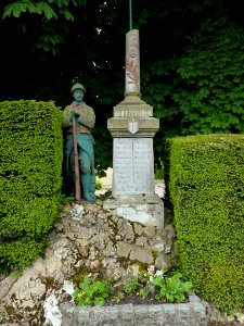 Pont-Authou (Eure, Fr) monument aux morts