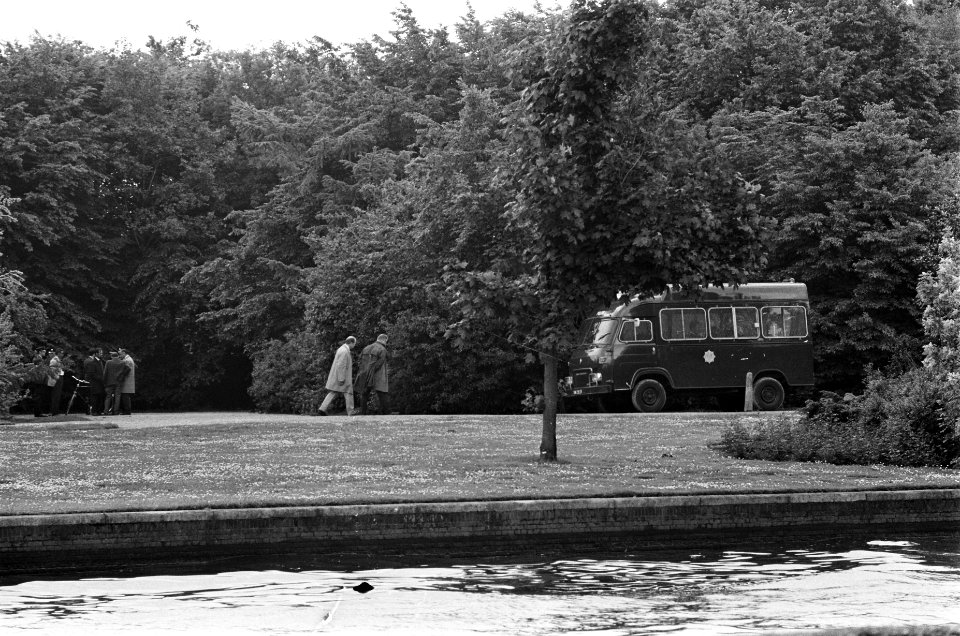 Politie heeft Beatrixpark afgezet, Bestanddeelnr 922-4792