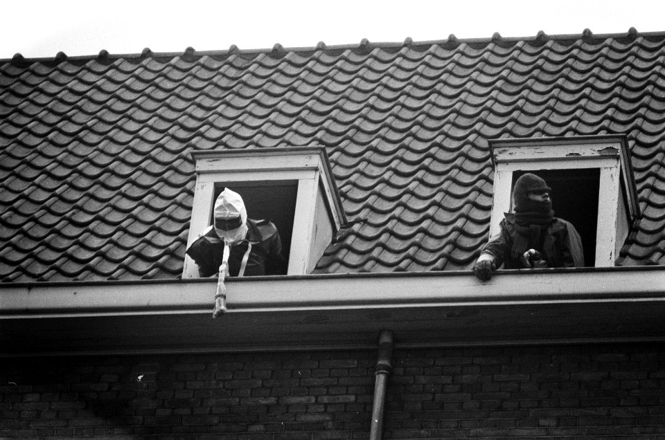 Politie onruimt panden in Nieuwmarktbuurt bezetters met traangasuitrusting uit , Bestanddeelnr 927-8606