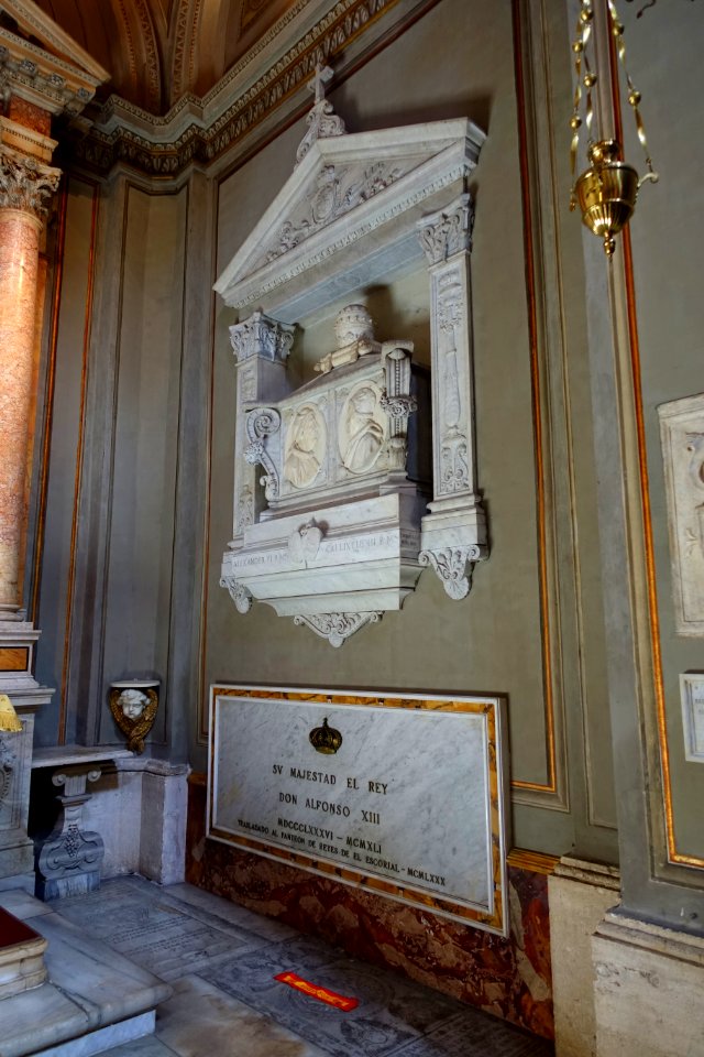 Popes Alexander VI and Callixtus III, and King Alfonso XIII of Spain - Santa Maria in Monserrato degli Spagnoli - Rome, Italy - DSC01691