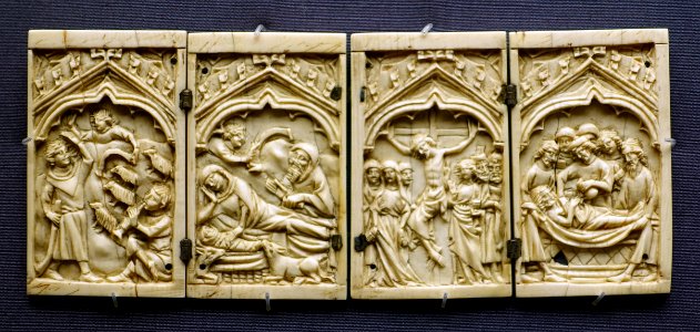 Polyptych with the Annunciation to the Shepherds, the Nativity, the Crucifixion, and the Entombment of Christ, probably middle Rhine, late 1300s, ivory - Museum Schnütgen - Cologne, Germany - DSC00150