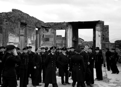 Pompeï Leden van de Duitse Kriegsmarine tijdens een excursie, Bestanddeelnr 255-9607