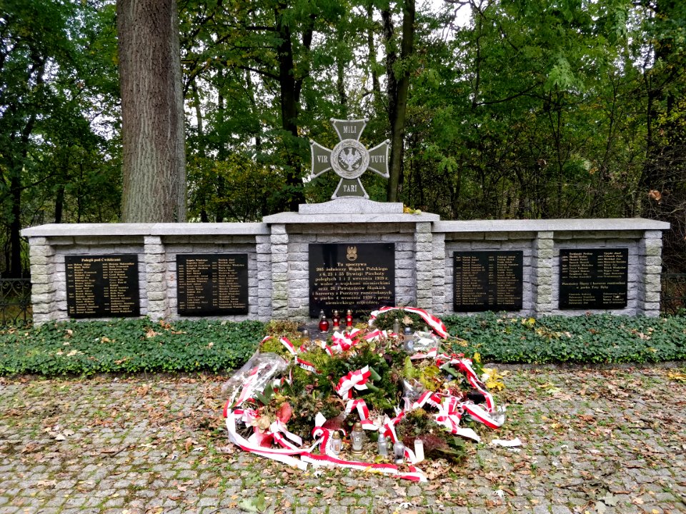 Pomnik pszczyna tablice