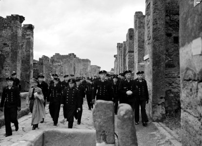 Pompeï Leden van de Duitse Kriegsmarine tijdens een excursie, Bestanddeelnr 255-9606