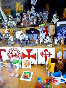 Ponferrada - Tienda de souvenirs templarios 1
