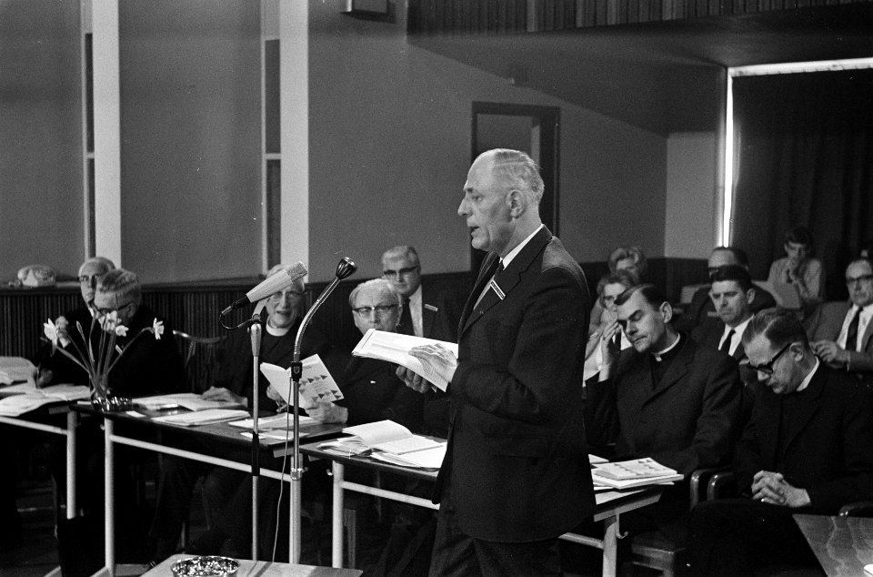 Plenaire zitting van het Nederlands Pastoraal Concilie te Noordwijkerhout vicari, Bestanddeelnr 922-2784