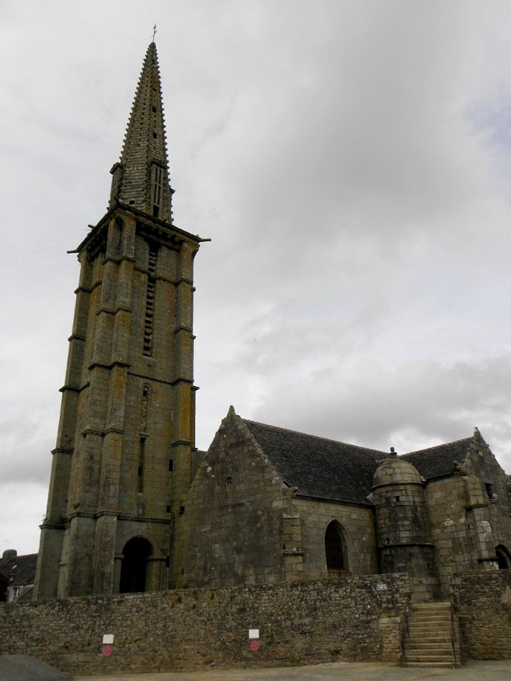 Plounéour-Ménez (29) Église 01