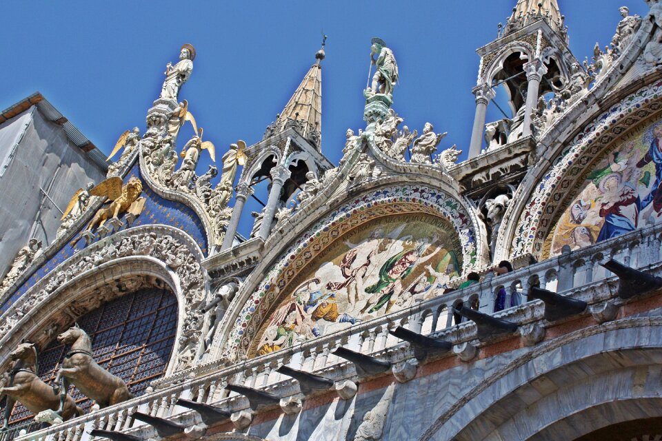 The basilica sculpture decorating