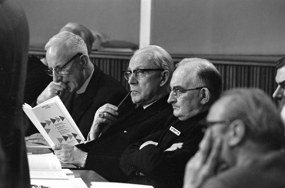 Plenaire zitting van het Nederlands Pastoraal Concilie te Noordwijkerhout v.l.n., Bestanddeelnr 922-2786
