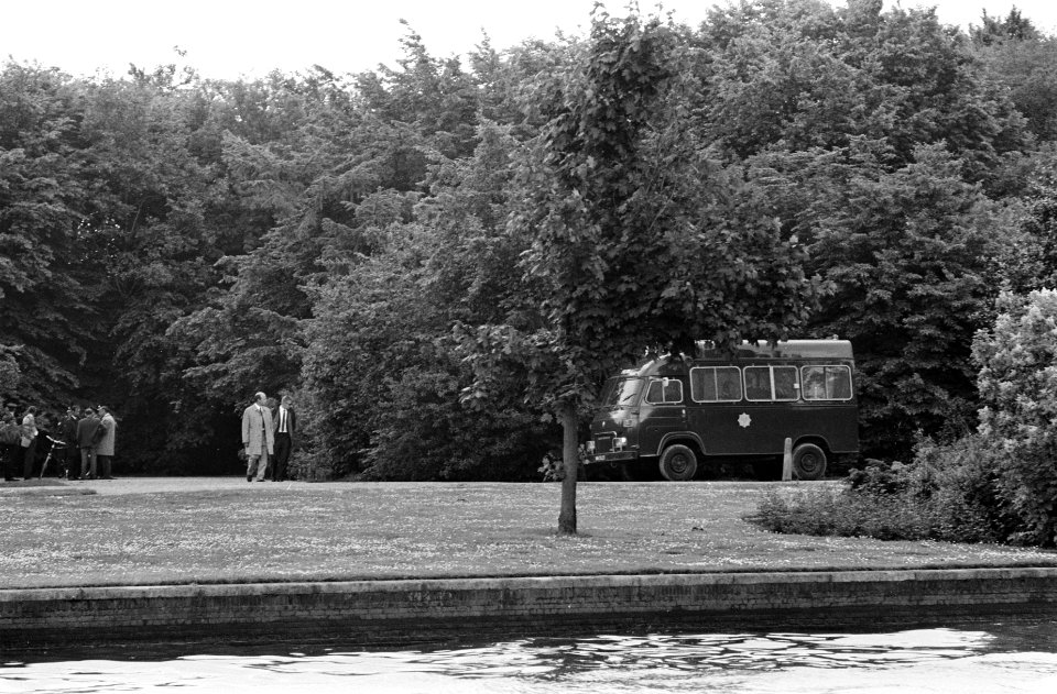 Politie heeft Beatrixpark afgezet, Bestanddeelnr 922-4791