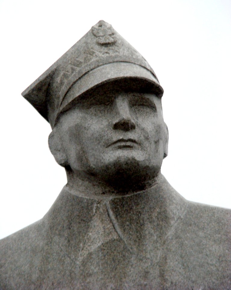 Pomnik Stefana Roweckiego Grota 04