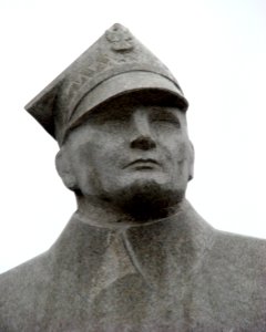 Pomnik Stefana Roweckiego Grota 04