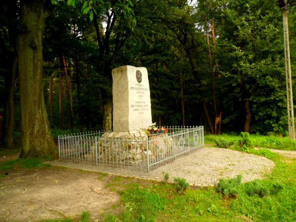 Pomnik Josepha von Eichendorffa w Brzeziu 7