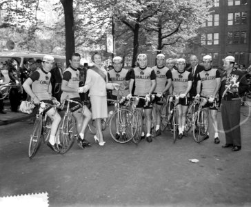 Ploegen van de Ronde van Nederland aan de start, Bestanddeelnr 911-2393