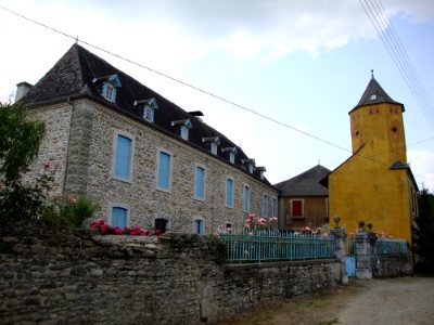 Poey d'Oloron (Pyr-Atl, Fr) ferme avec tour pigeonnier