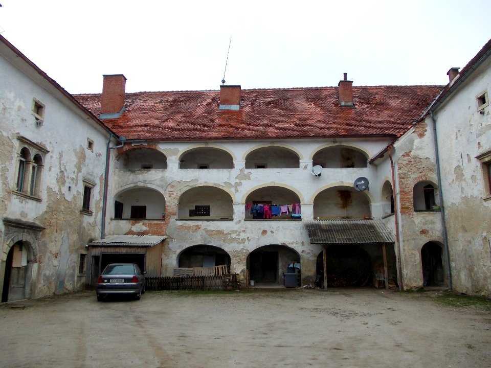 Pogled Mansion - courtyard