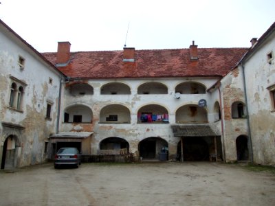 Pogled Mansion - courtyard