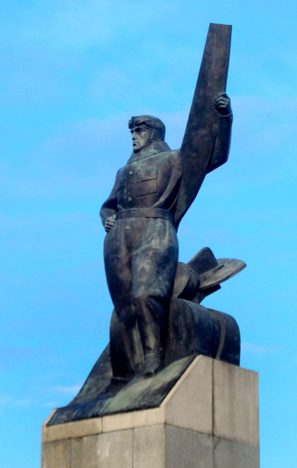 Pomnik Lotnika Warszawa 07