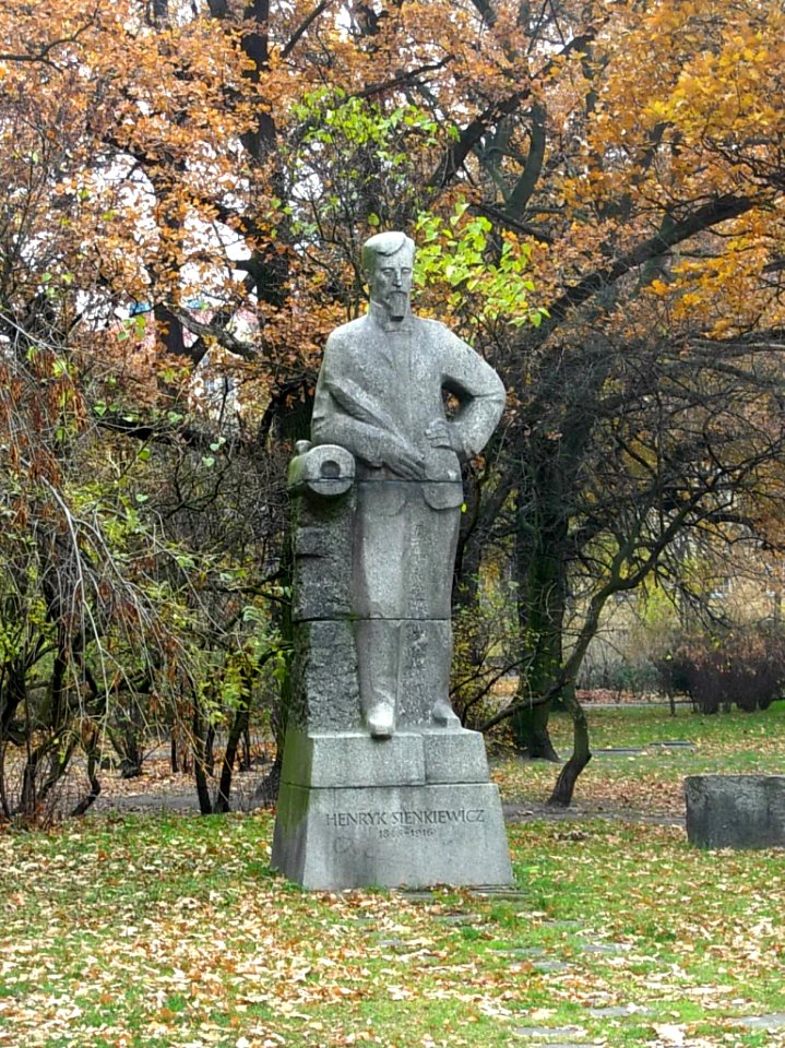 Pomnik Henryka Sienkiewicza Bydg 11-2012a