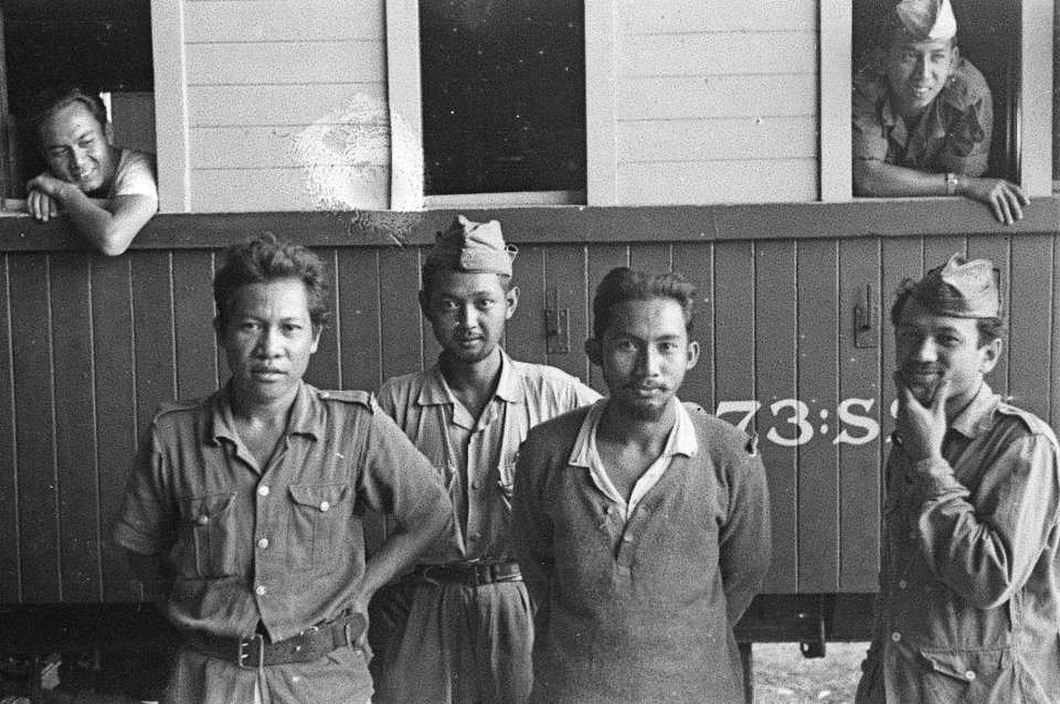 Poerwakarta TNI-onderdelen, welke zich hier aanmelden, worden per trein naar Ch, Bestanddeelnr 1539-2-1