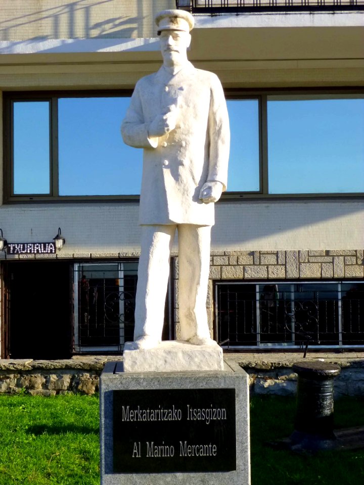 Plencia - Monumento al Marino Mercante