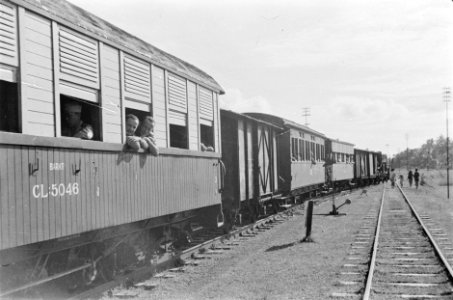 Poerwokerto Trein die op 9 december 1947 de eerste reis van Tjilatjap naar Mel…, Bestanddeelnr 458-4-2