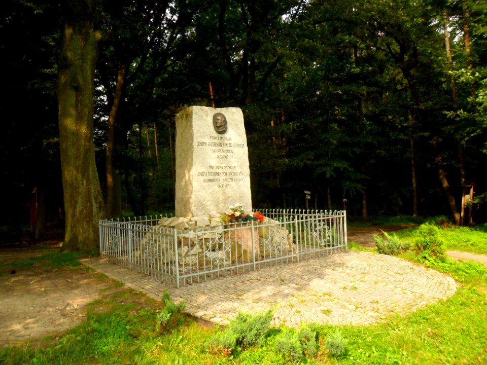 Pomnik Josepha von Eichendorffa w Brzeziu 6