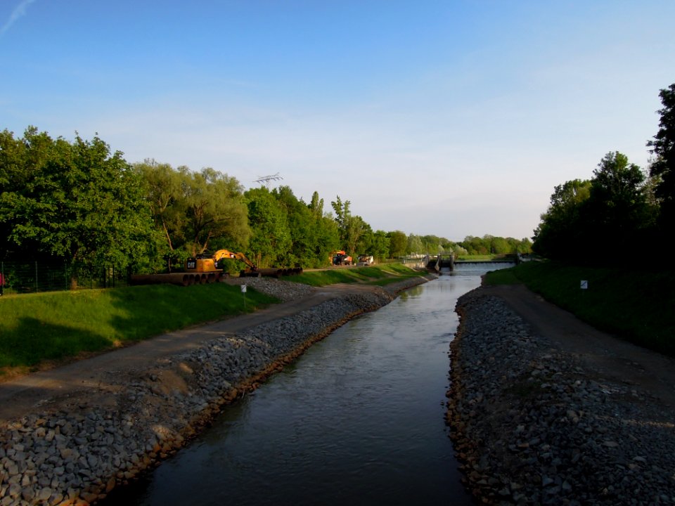 Pleiße am agra-Wehr Ende April 2018