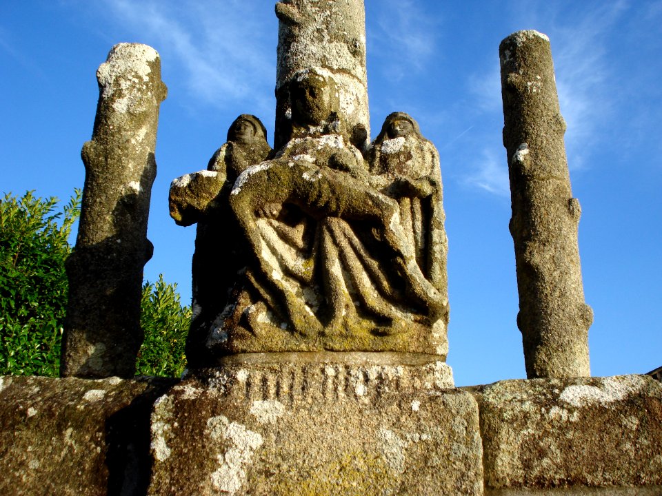 Plozévet, calvaire au lieu-dit Lesneut
