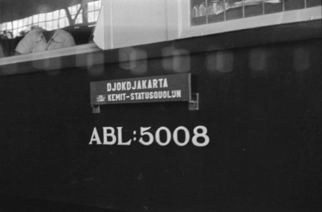 Poerwokerto Te Poerwokerto wisselde de trein die de drie delegaties naar Djocja, Bestanddeelnr 1619-1-1