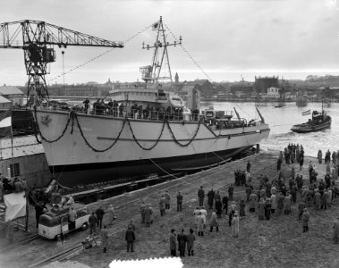 Poging tot tewaterlating mijnenveger Steenwijk bij NV Haarlemse scheepsbouw ma, Bestanddeelnr 907-7056