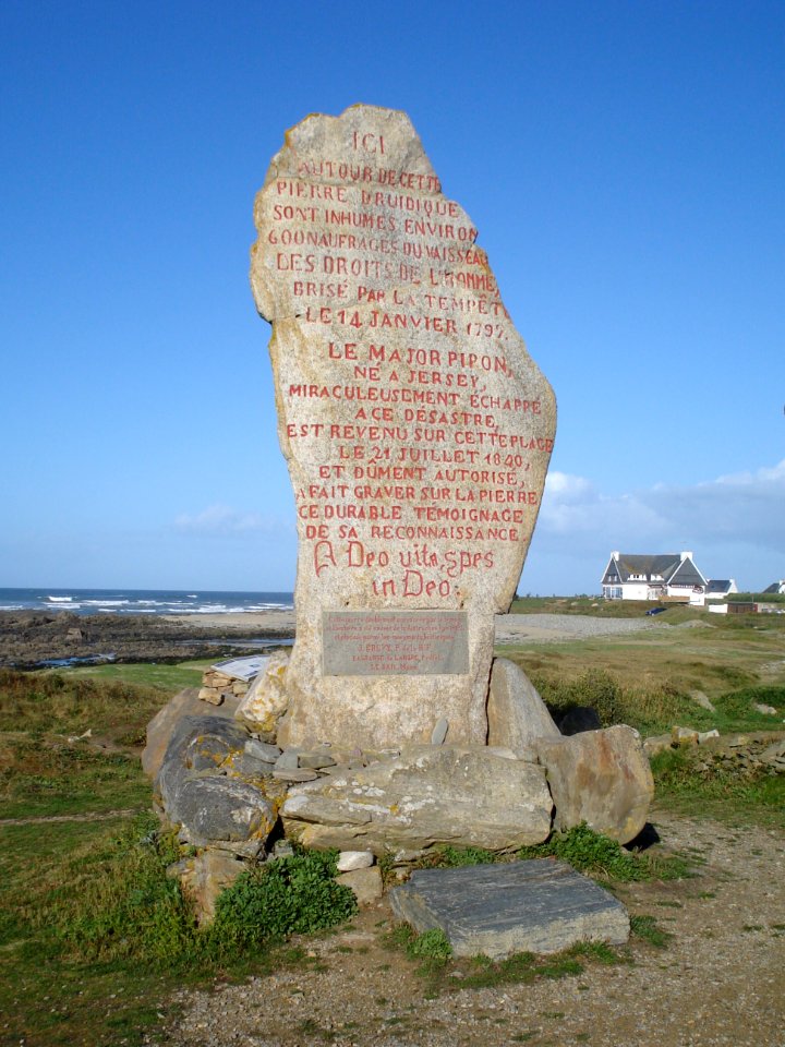 Plovézet, Menhir des droits de l'homme