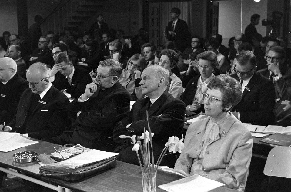 Plenaire zitting van het Nederlands Pastoraal Concilie te Noordwijkerhout v.l.n., Bestanddeelnr 922-2785