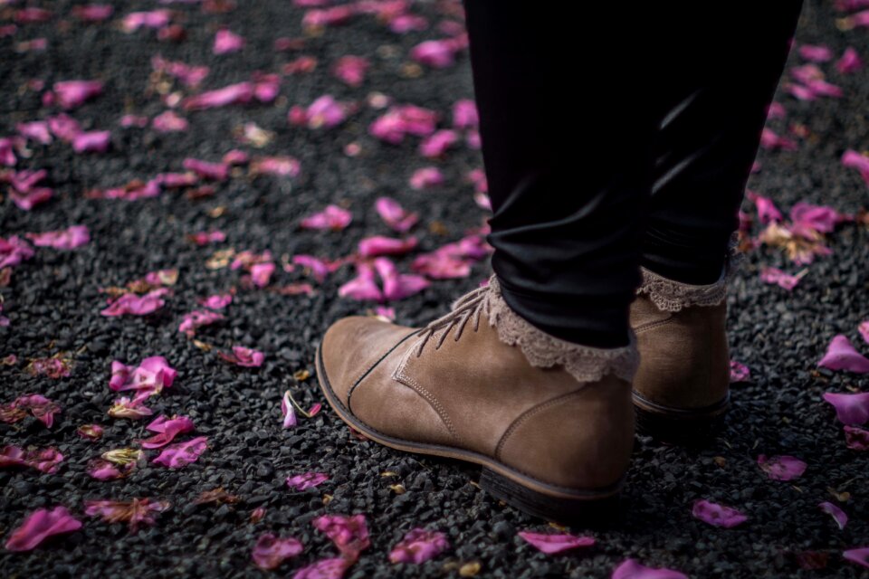 Ground petals shoes