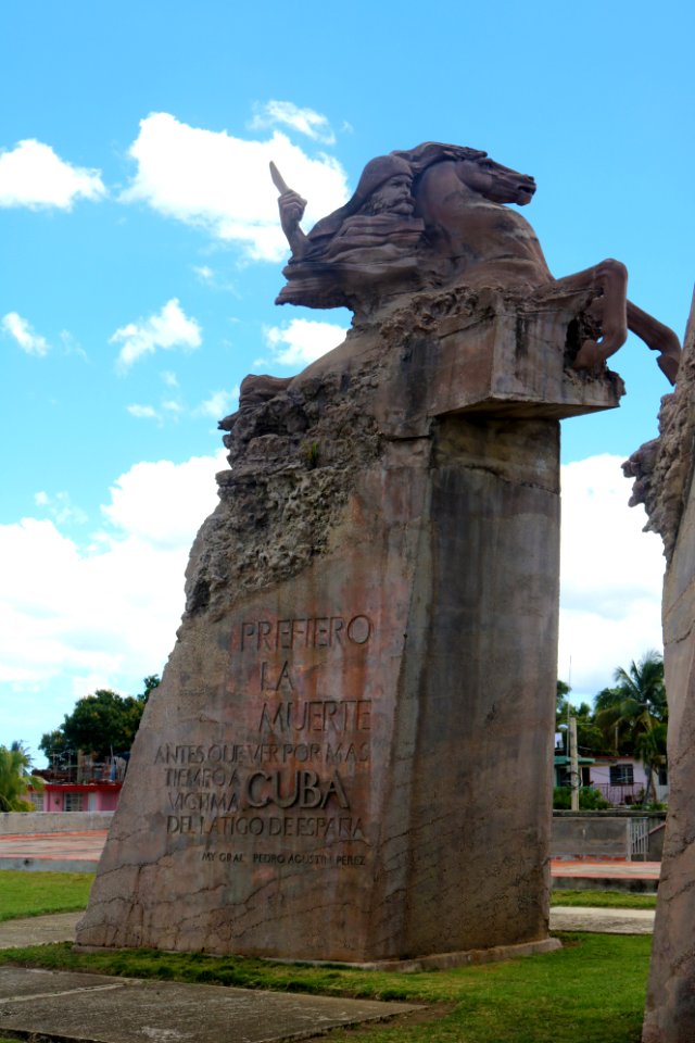 Plaza de la Revolución - Guantánamo - 04