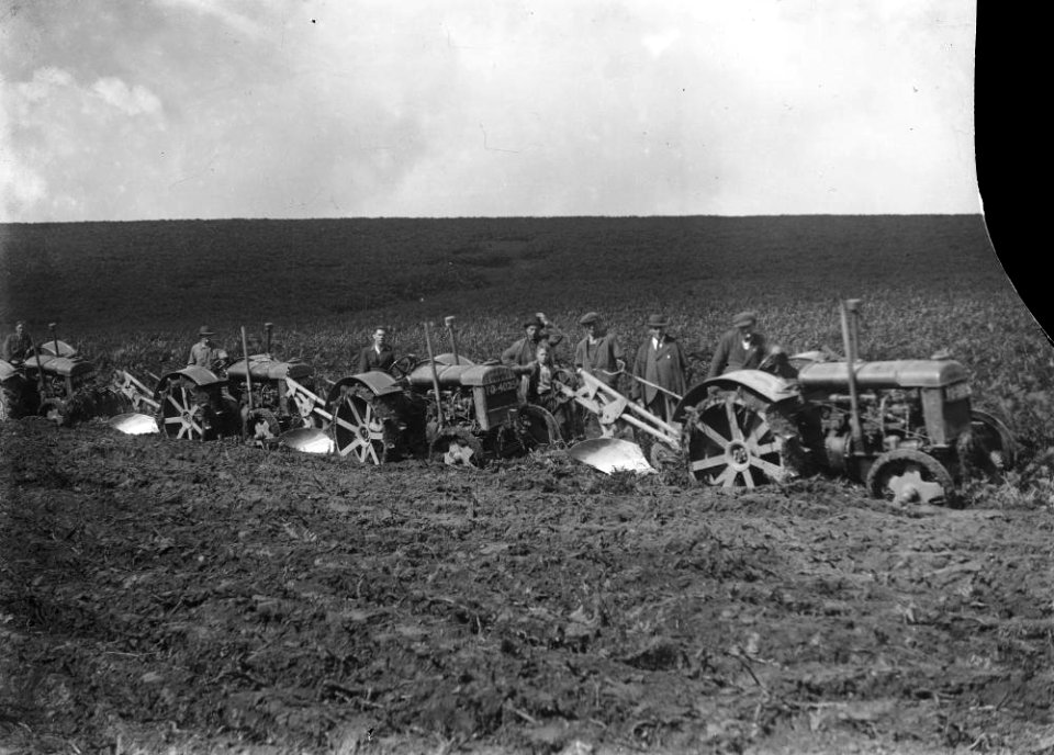 Ploughing with tractors (1294764)