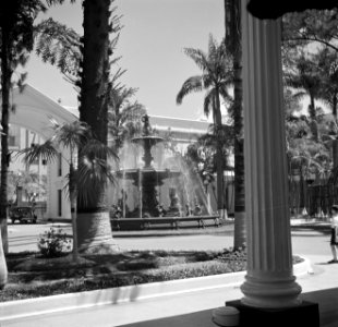 Plein met fontein bij het Capitolo in Caracas in Venezuela, Bestanddeelnr 252-8445