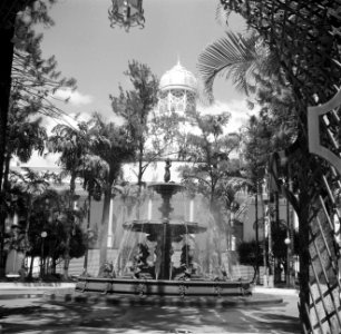 Plein bij het Capitolo in Caracas in Venezuela, Bestanddeelnr 252-8448