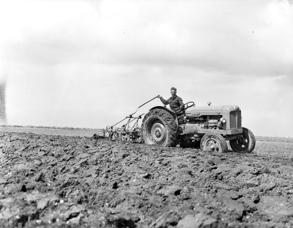Ploegwedstrijd Noordoostpolder W de Lint met Ford (tweede), N D Barendrecht , Bestanddeelnr 907-9128
