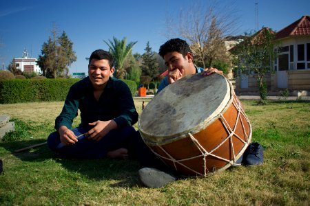 Playing the drum and the zirna in Erbil 3