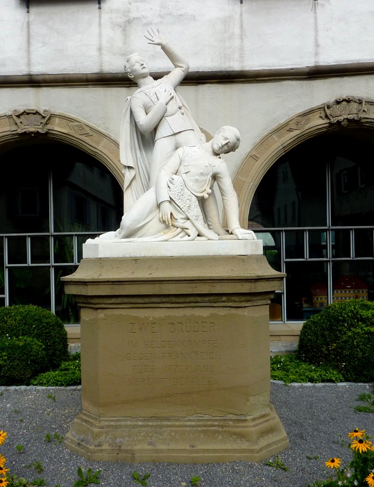 Pleidelsheim Taube-Denkmal ganz