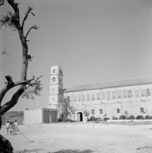 Plein bij het voormalige Turkse fort te Safad (Safed) met toren, Bestanddeelnr 255-3993 photo