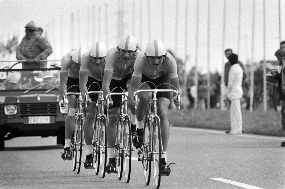 Ploegentijdrit voor amateurs de DDR ploeg in actie (winnaars), Bestanddeelnr 930-4069