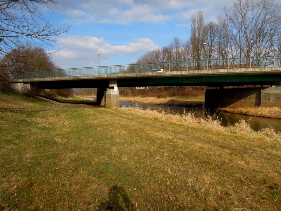 Pleißebrücke die S 72 überführend in Böhlen OT Großdeuben -Seitansicht- im März 2018