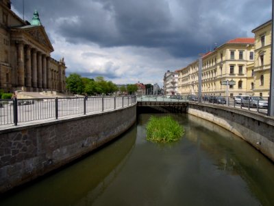 Pleißemühlgraben am Simsonplatz zwischen Reichsgerichts- und Landgerichtsgebäude in Leipzig Mitte Mai 2019