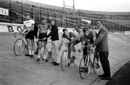 Ploegenachtervolgingsrit in Olympisch Stad v.l.n.r. De Wit , Koel, Duindam, Van , Bestanddeelnr 918-0886